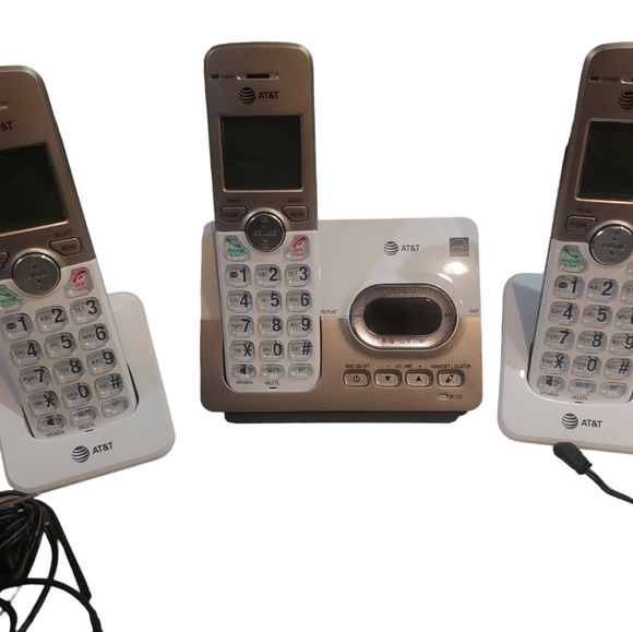 AT&T 3 Handset Portable Phones Answering System EL52313 & Bonus Call Blocker GUC - Picture 2 of 11